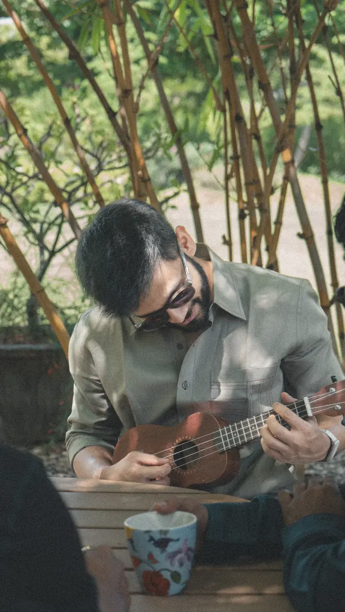Canndi field study with a ukulele at a table