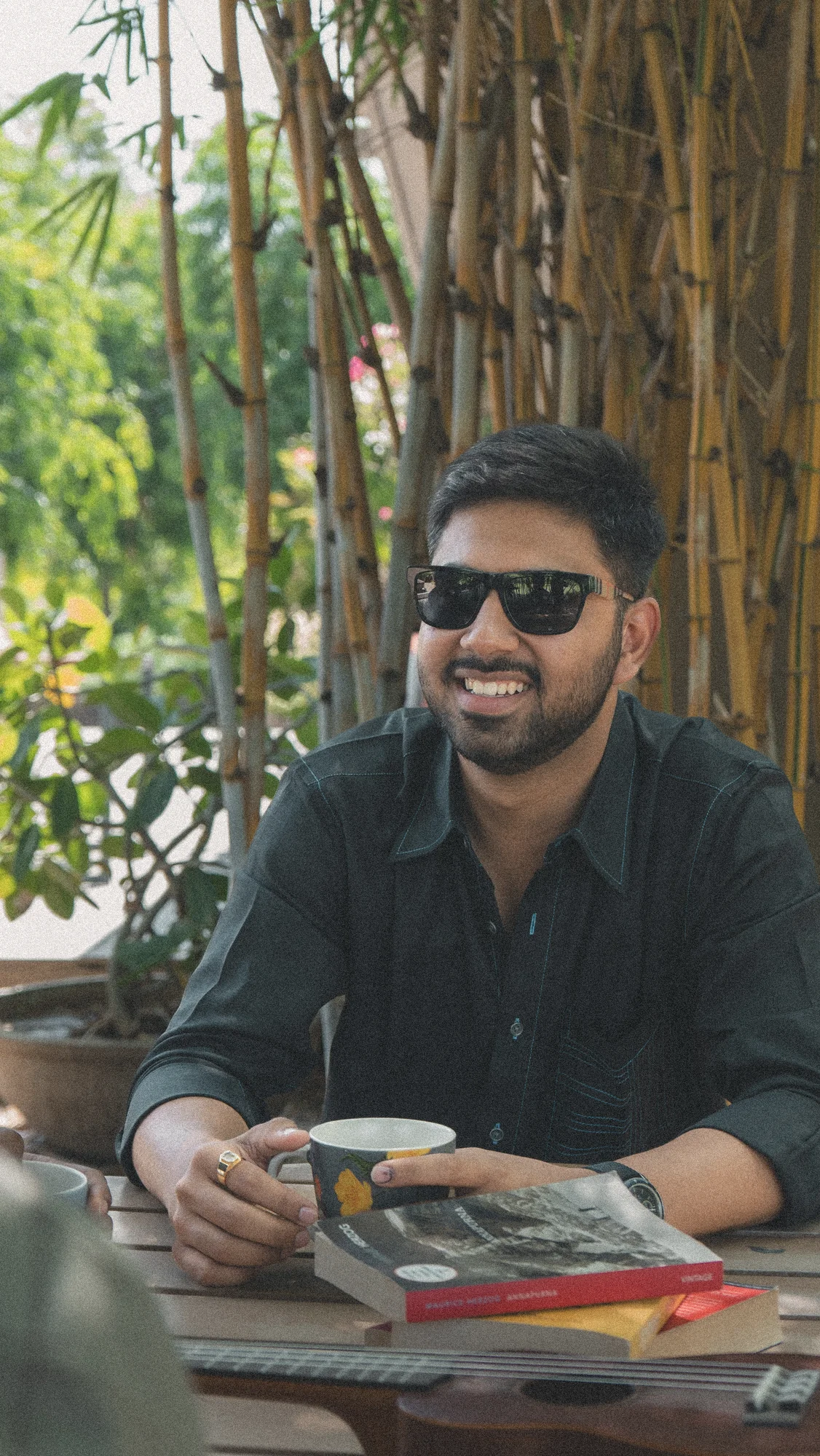 Contrast Stitch Black — field table laugh